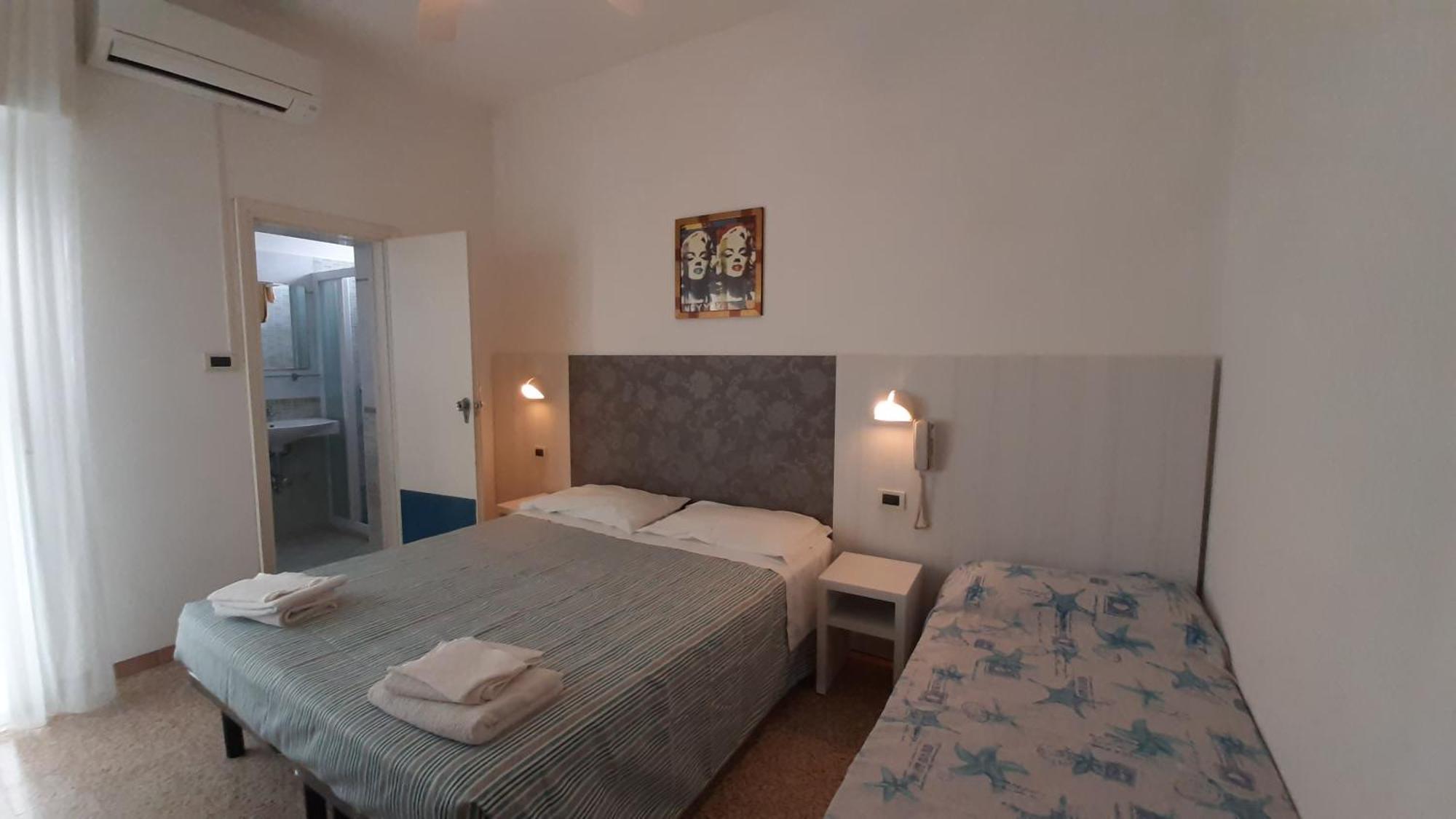 Hotel Luana Rimini Exteriör bild