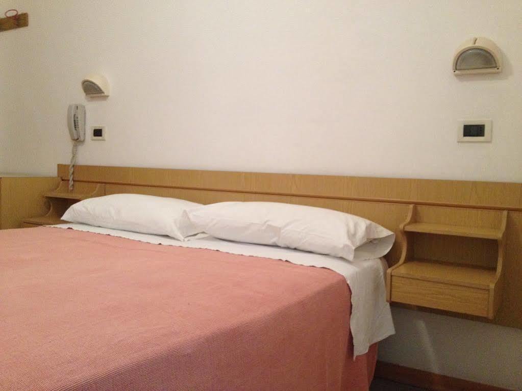 Hotel Luana Rimini Exteriör bild