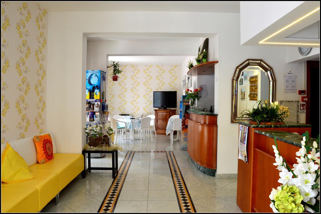 Hotel Luana Rimini Exteriör bild