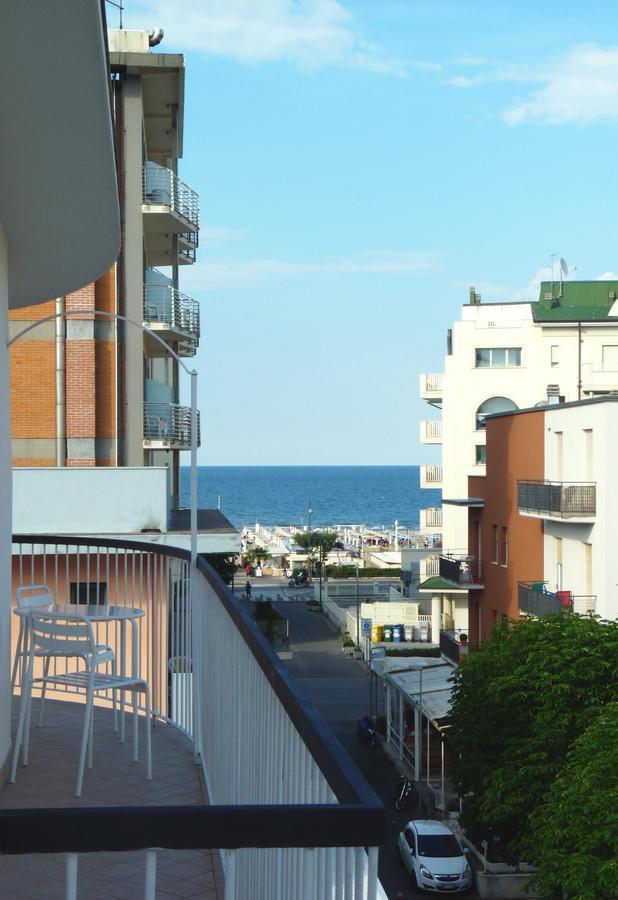 Hotel Luana Rimini Exteriör bild