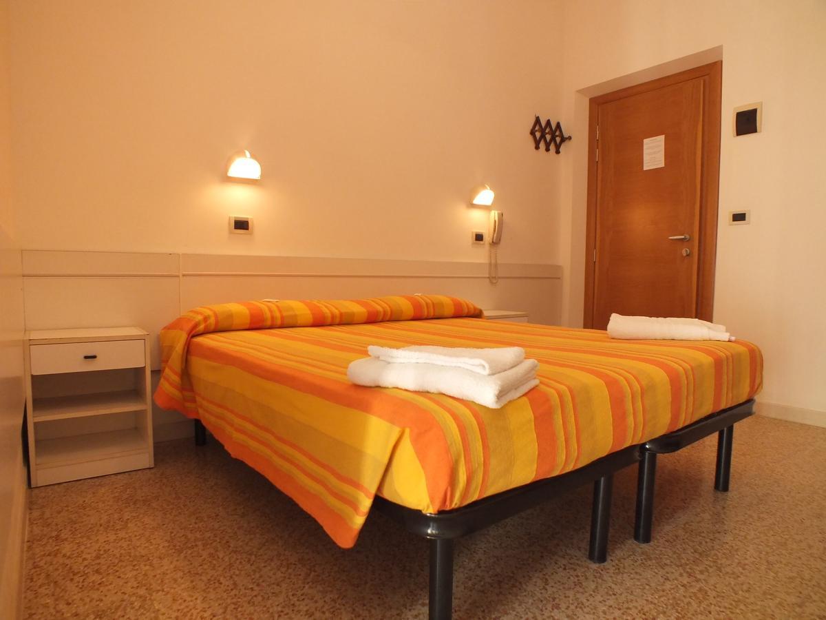 Hotel Luana Rimini Exteriör bild
