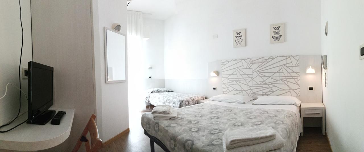 Hotel Luana Rimini Exteriör bild