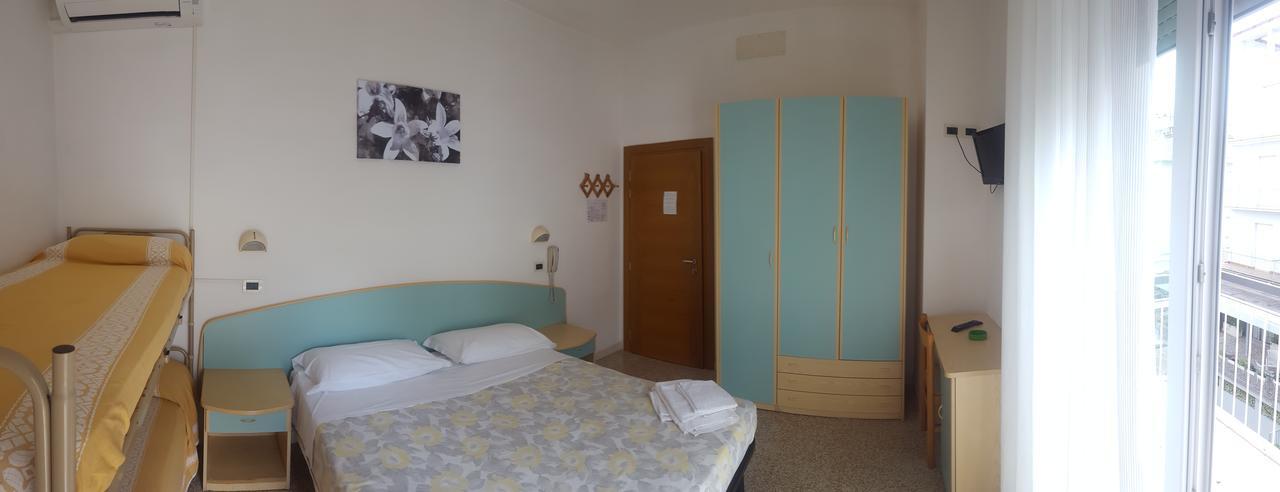 Hotel Luana Rimini Exteriör bild