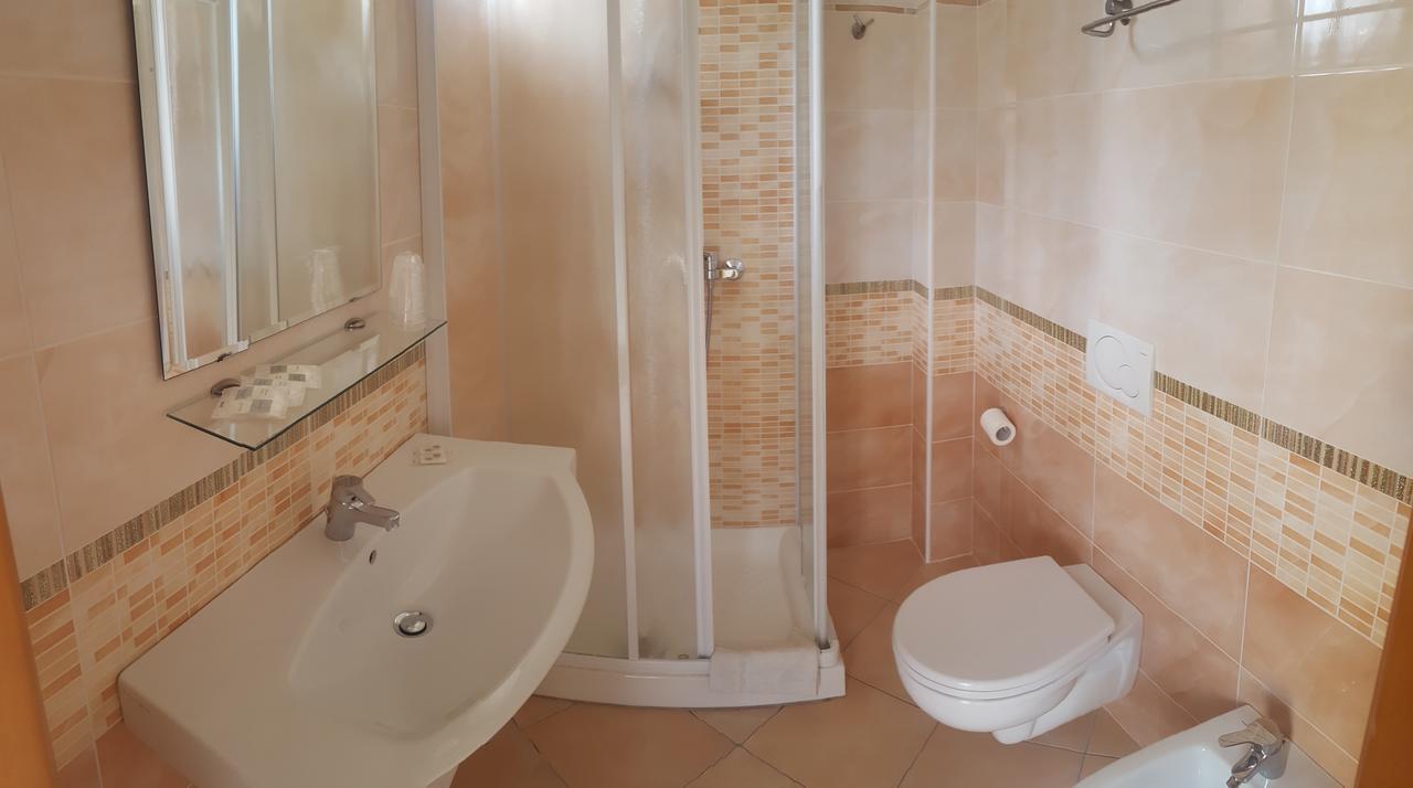 Hotel Luana Rimini Exteriör bild